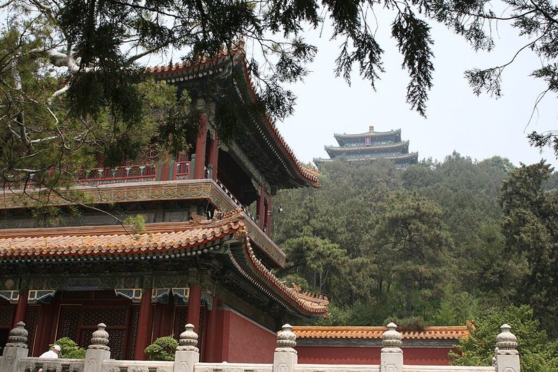 1024px-Jingshan_(Coal_Hill)_Wanchun_Pavilion_(9869119806)